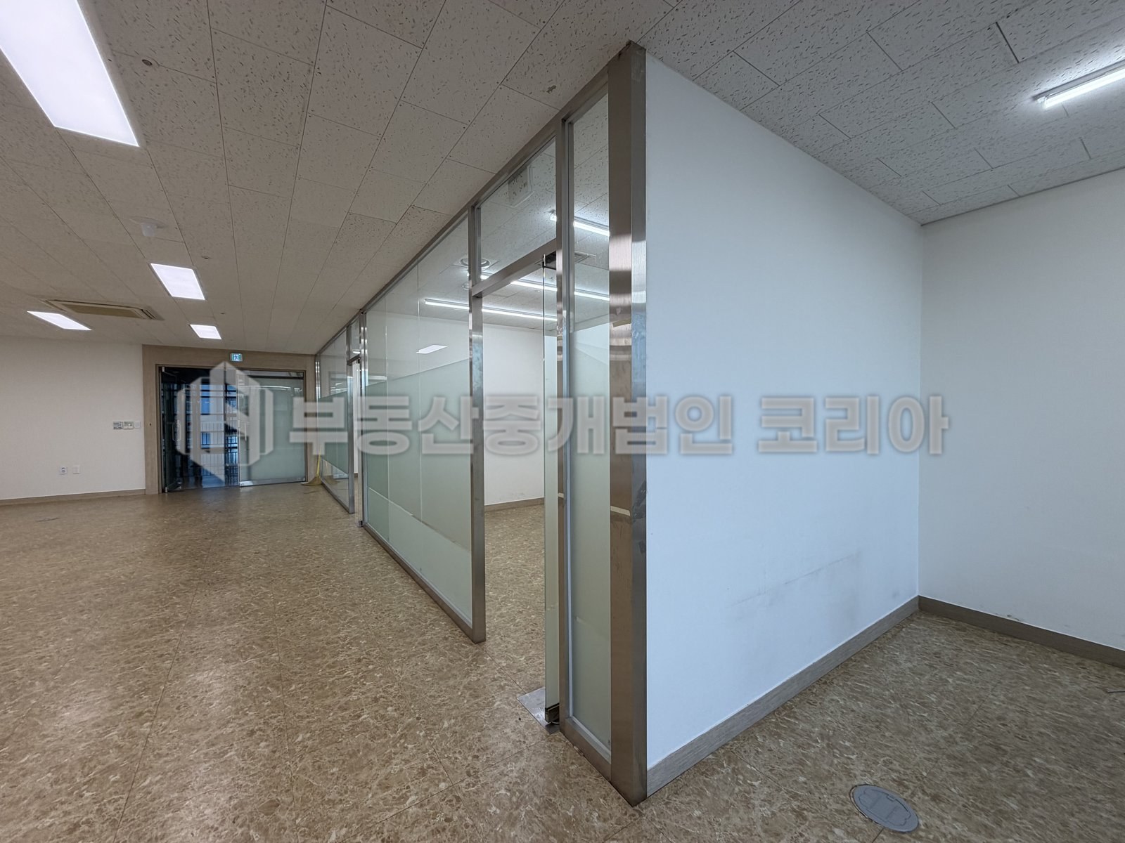 가산 KCC웰츠밸리 6층 사무실 임대 내부 사진 3