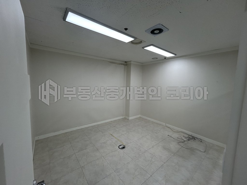 가산 우림라이온스밸리 1차 C동 8층 사무실 매매 내부 사진 3